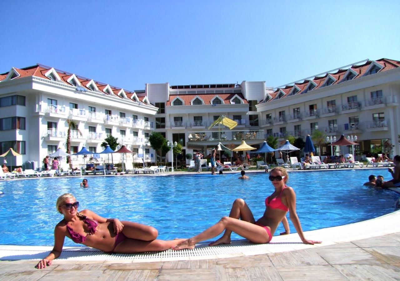 Golden Sunset Hotel&Spa Kemer Exterior photo A pool at a hotel in Turkey