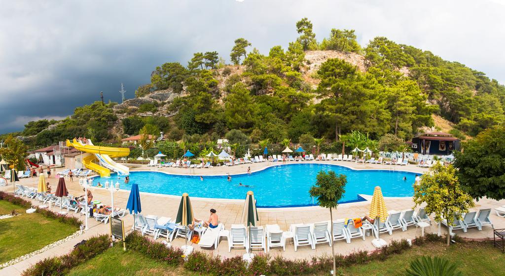 Golden Sunset Hotel&Spa Kemer Exterior photo A swimming pool in Turkey