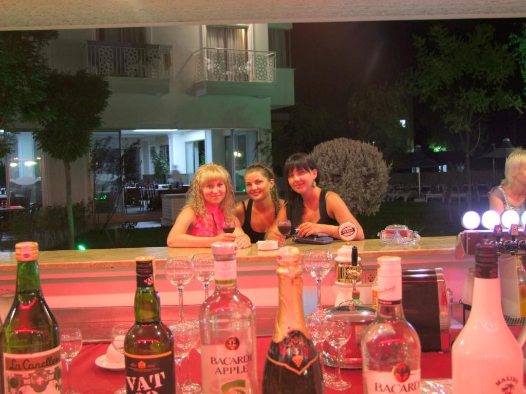 Golden Sunset Hotel&Spa Kemer Exterior photo A bar in Kos
