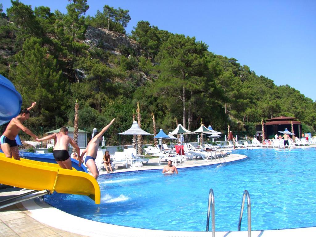 Golden Sunset Hotel&Spa Kemer Exterior photo A water park in Turkey